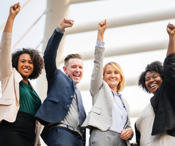 Episodio 8, Planes de carrera y sucesión